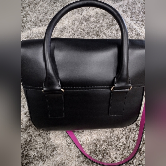 Black Leather Kate Spade handbag with pink details and gold hardware - Picture 5 of 7